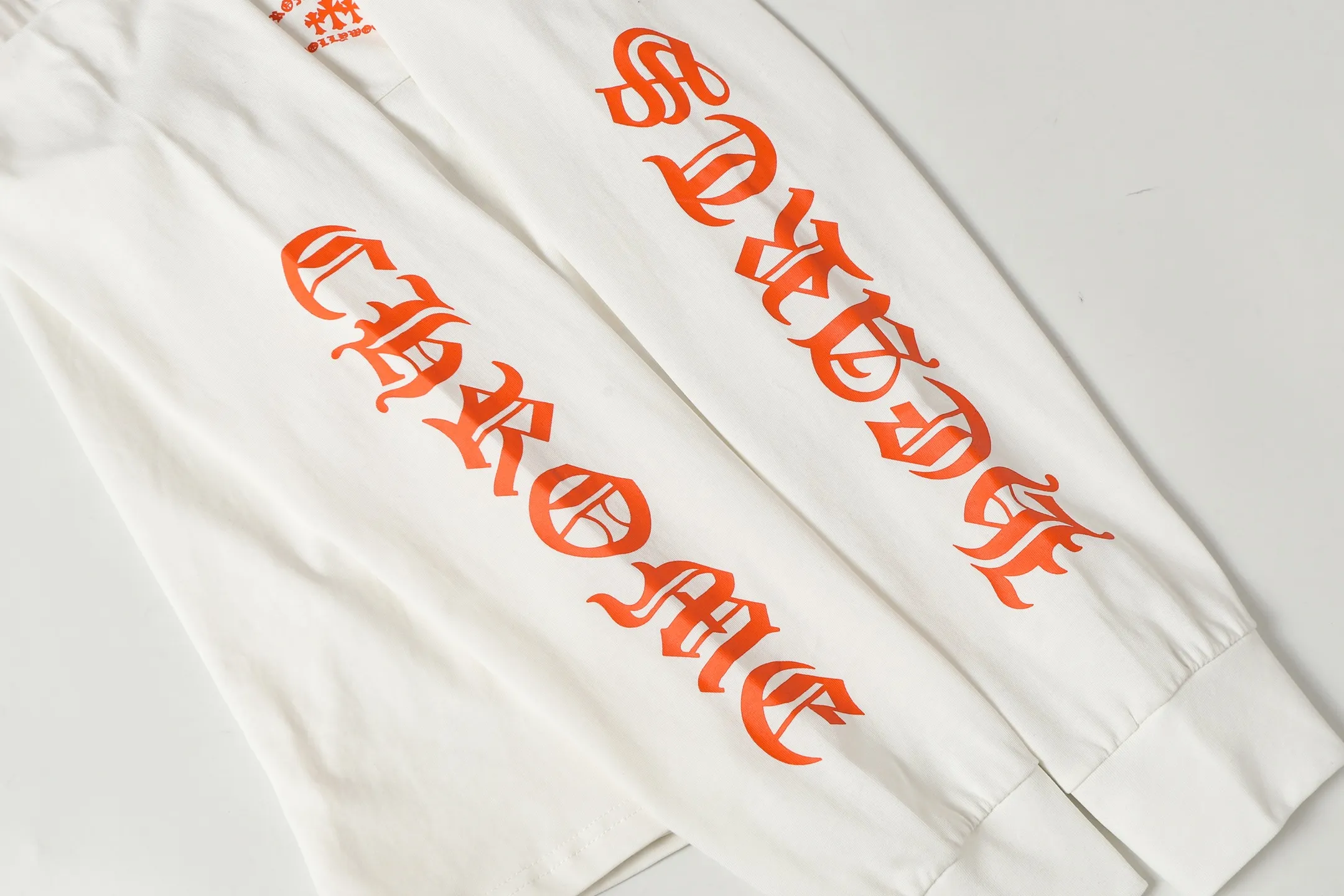 P160 Cross-border quantity model. Those who pursue quality, please do not place an order. -Chrome Hearts/Chrome Hearts Sanskrit Sanskrit Cross✝️Print popular long-sleeved T-shirt -High weight, high density and high quality. The wool is soft, delicate and skin-friendly. It feels soft and silky. It has excellent warmth and skin-friendly properties.